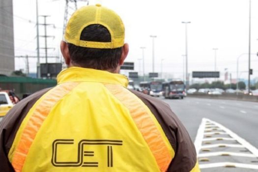 CET monitora o trânsito nas imediações dos acessos da Marginal Tietê para a Rodovia Dutra