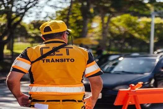 Dia de Finados tem rodízio suspenso, monitoramento de tráfego em cemitérios e vacinação