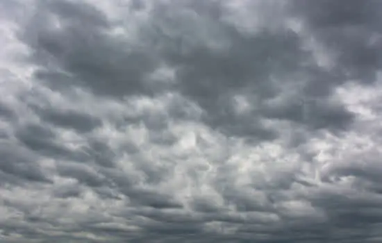 Nuvens carregadas se formam no Sul do Brasil nesta terça-feira