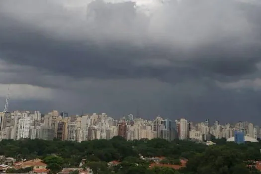 Previsão do Tempo: SP tem início de noite com céu claro e sem previsão de chuva