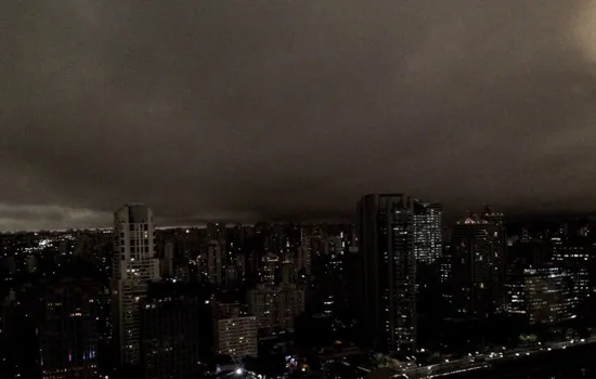 Previsão do Tempo: Noite em SP começou com céu nublado