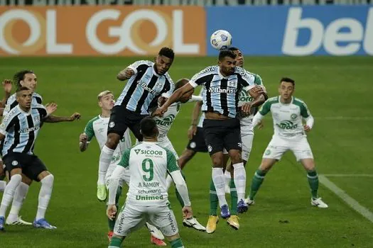 Grêmio enfrenta a Chapecoense para confirmar reação na luta contra a degola