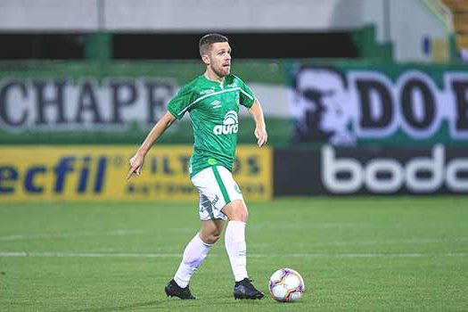 Em jogo atrasado, Chapecoense recebe o CSA e pode se isolar ainda mais na liderança