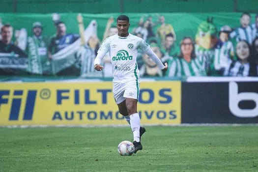 Avaí recebe a líder Chapecoense em casa para encostar no G4