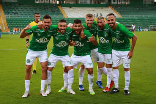 Chapecoense mantém boa sequência e vence Botafogo-SP pela 14ª rodada