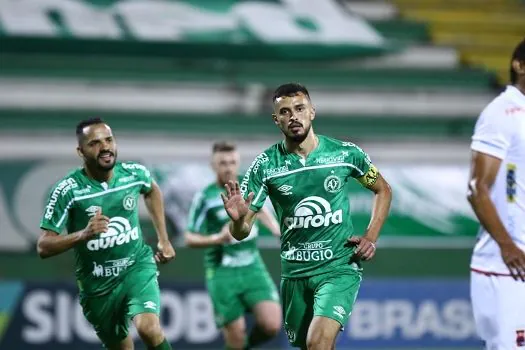 Chapecoense vence Paraná e reassume liderança da Série B