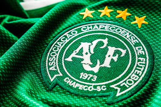 Chapecoense é condenada a indenizar pais de vítima de acidente aéreo