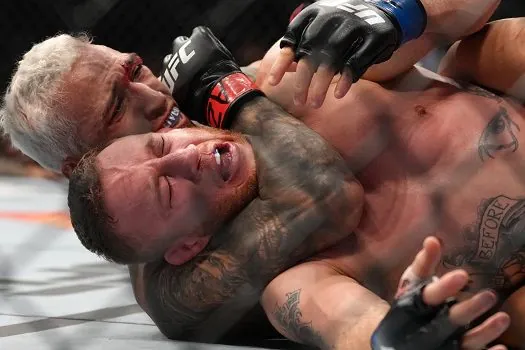 Após não bater pesagem, Charles do Bronx atropela Gaethje e vence com finalização