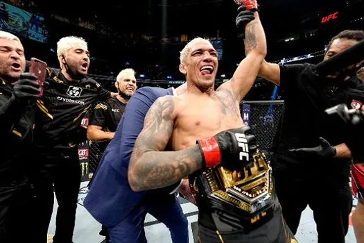 Charles do Bronx vence e mantém título no UFC; Amanda Nunes é surpreendida