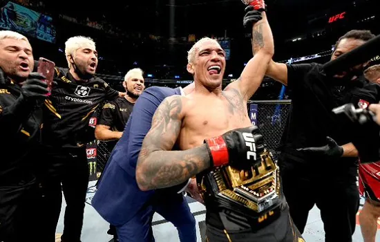 Charles do Bronx vence e mantém título no UFC; Amanda Nunes é surpreendida