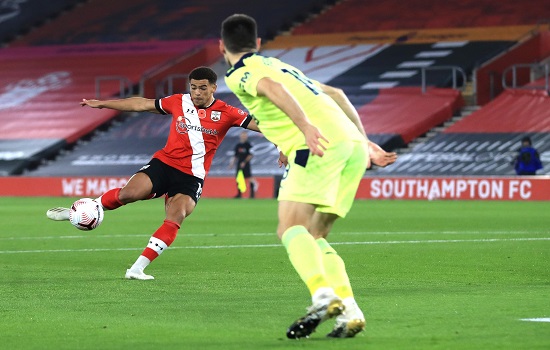 Southampton vence Newcastle e assume liderança do campeonato inglês