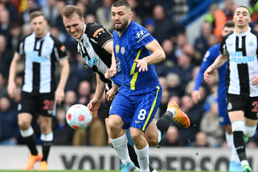 Chelsea vence Newcastle em jogo com manifestações da torcida contra sanções