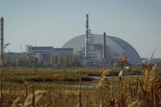 Ataques russos a cidade perto de Chernobyl ameaçam a segurança da usina, diz AIEA