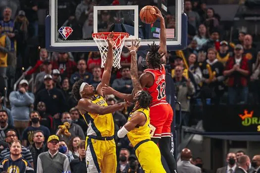 Chicago Bulls bate Pacers com duplo-duplo de Vucevic; Cavaliers superam Hornets