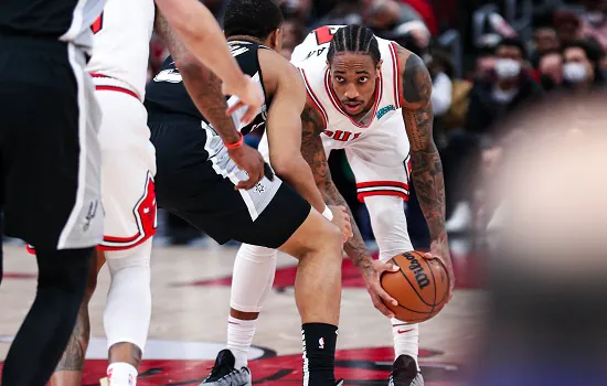 DeMar DeRozan anota 40 pontos e Bulls batem os Spurs; Pelicans vencem Raptors