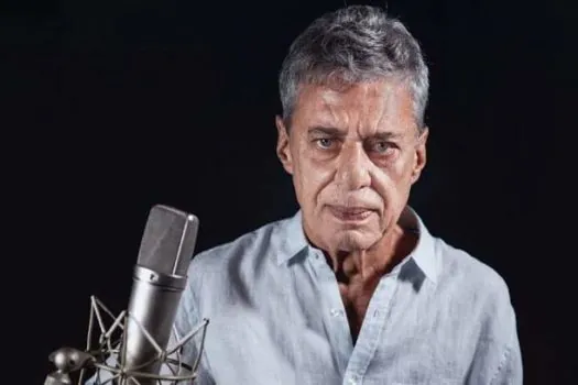 Chico Buarque passa por cirurgia no joelho por risco de problemas de mobilidade