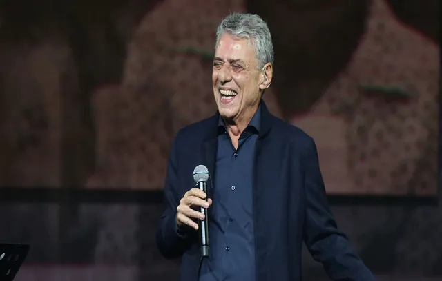 Chico Buarque estreia turnê no Rio e encanta com músicas de diferentes épocas