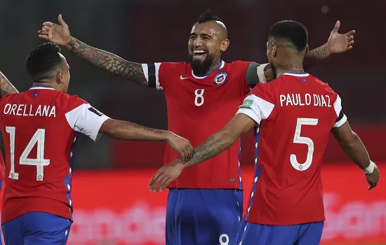 Vidal marca 2 e Chile vence Peru no Estádio Nacional de Santiago