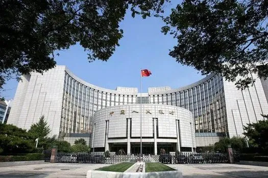 China corta compulsório bancário em 25 pb e injeta 500 bi de yuans em liquidez