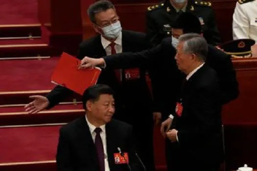 China: presidente antes de Xi, Hu Jintao é retirado de cerimônia do Partido