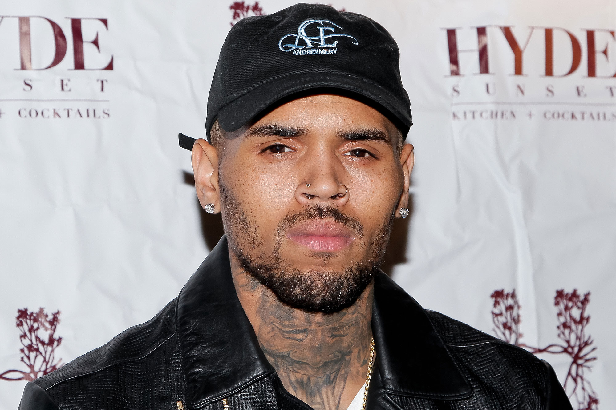 Chris Brown é preso na França por suspeita de estupro