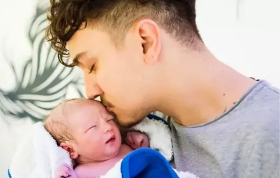 Christian Figueiredo anuncia nascimento do segundo filho com a youtuber Zoo