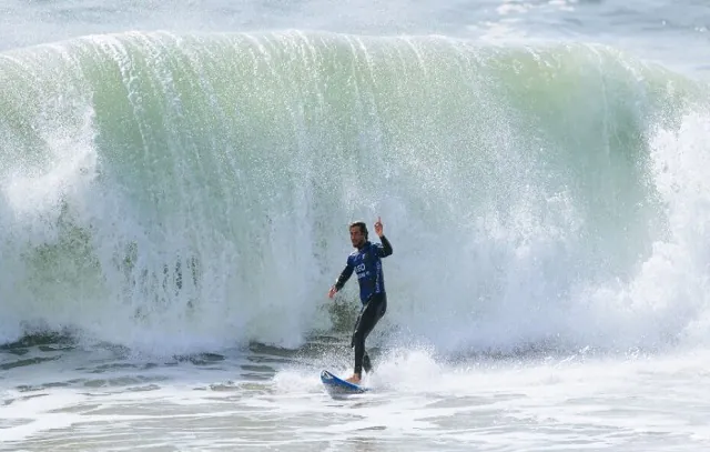 Chumbinho supera Slater; Ítalo Ferreira e outros 3 brasileiros avançam em Peniche