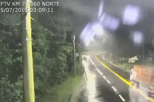 Chuva bloqueia pontos da Marginal Tietê, Anhanguera e Tamoios