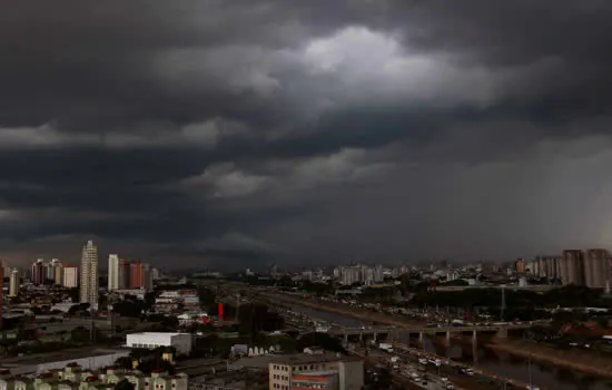 Chuva chega a SP nesta sexta; temperatura cai no fim de semana