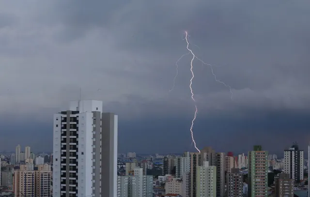 Defesa Civil alerta para chuvas intensas em SP no carnaval