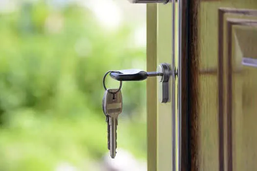 Especialista mostra como evitar problemas com a fechadura da porta