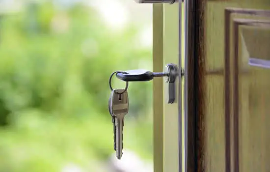 Especialista mostra como evitar problemas com a fechadura da porta