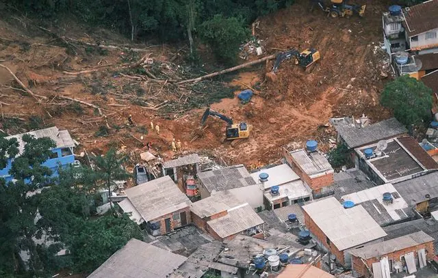 SDHU e Defesa Civil fazem novo sobrevoo em São Sebastião