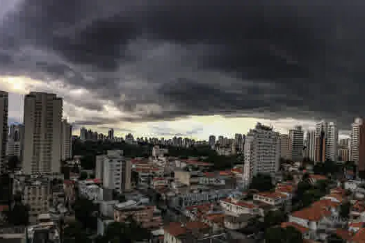 Chuva forte provoca alagamentos em São Paulo; linhas da CPTM operam parcialmente