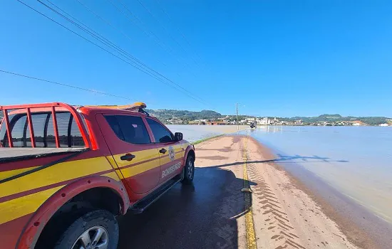 Chuvas em SC causam três mortes e desalojam 7