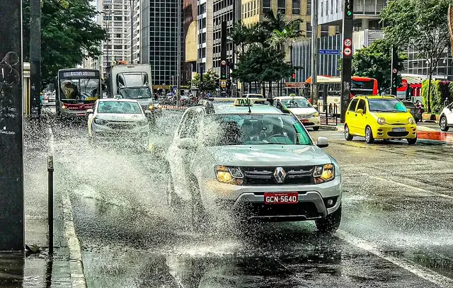 Chuva forte põe São Paulo em estado de atenção