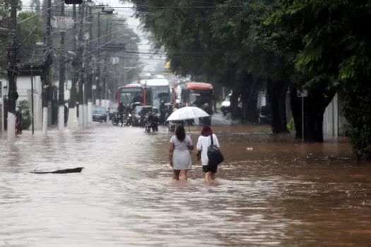 Temporal deixa três mortos em São Paulo