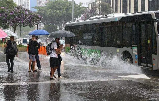 Ciclone deve provocar rajadas de vento em SP; previsão é de chuva intensa no interior