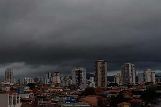 Passagem de frente fria deixa SP em alerta para temporais, alerta Climatempo