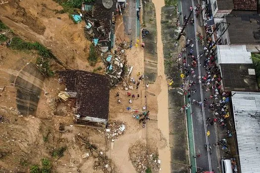 Número de mortes confirmadas devido à chuva no Grande Recife é de 44