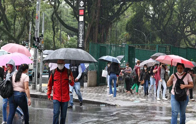 Chuvas causaram alagamentos em muitos pontos da cidade de SP