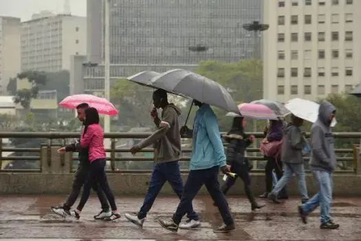 Passagem de uma frente fria traz chuva para São Paulo neste fim de semana