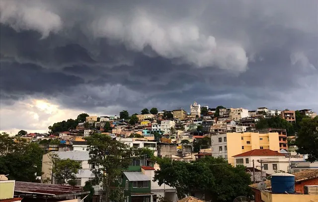 Chuva forte provoca transtornos no norte fluminense