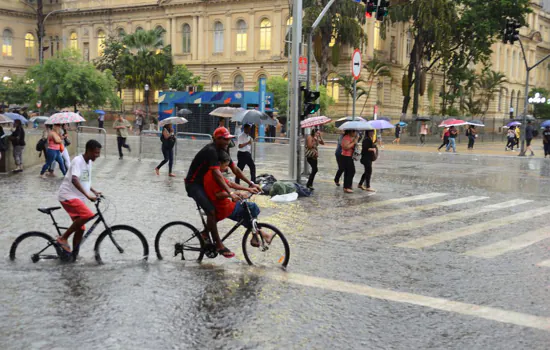 Tempestade colocou capital paulista em atenção para alagamentos