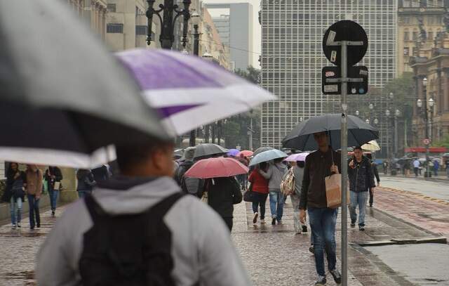 Temperatura em São Paulo vai despencar 13°C de sábado (18) para domingo (19)