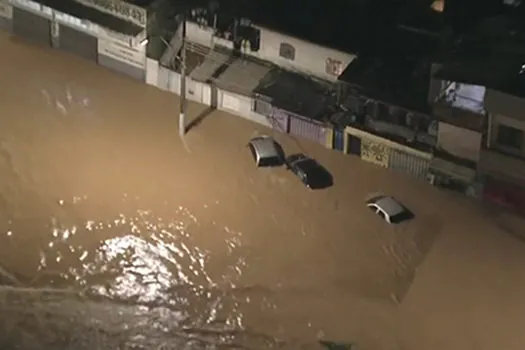 Chuvas em Minas Gerais deixam 44 mortos e milhares de desabrigados_x000D_