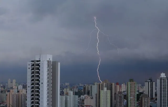 Defesa Civil de SP alerta para chuvas fortes e contínuas na Páscoa