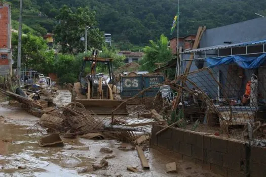 Nove veículos da Saúde de São Paulo são enviados para o Litoral Norte