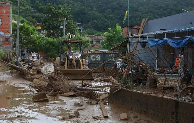 Nove veículos da Saúde de São Paulo são enviados para o Litoral Norte