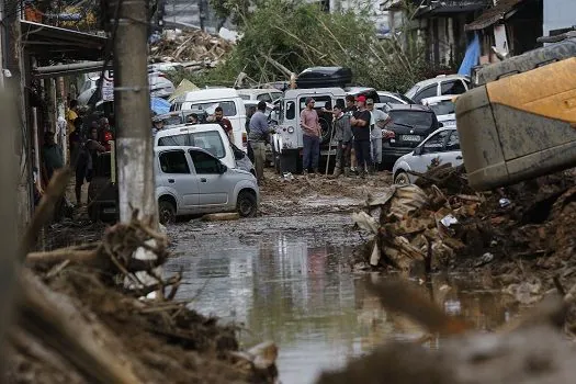 Petrópolis: Cerca de 800 pessoas estão morando em abrigos